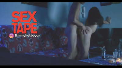 Сургуулийн хөөрхөн охин найз залуутайгаа